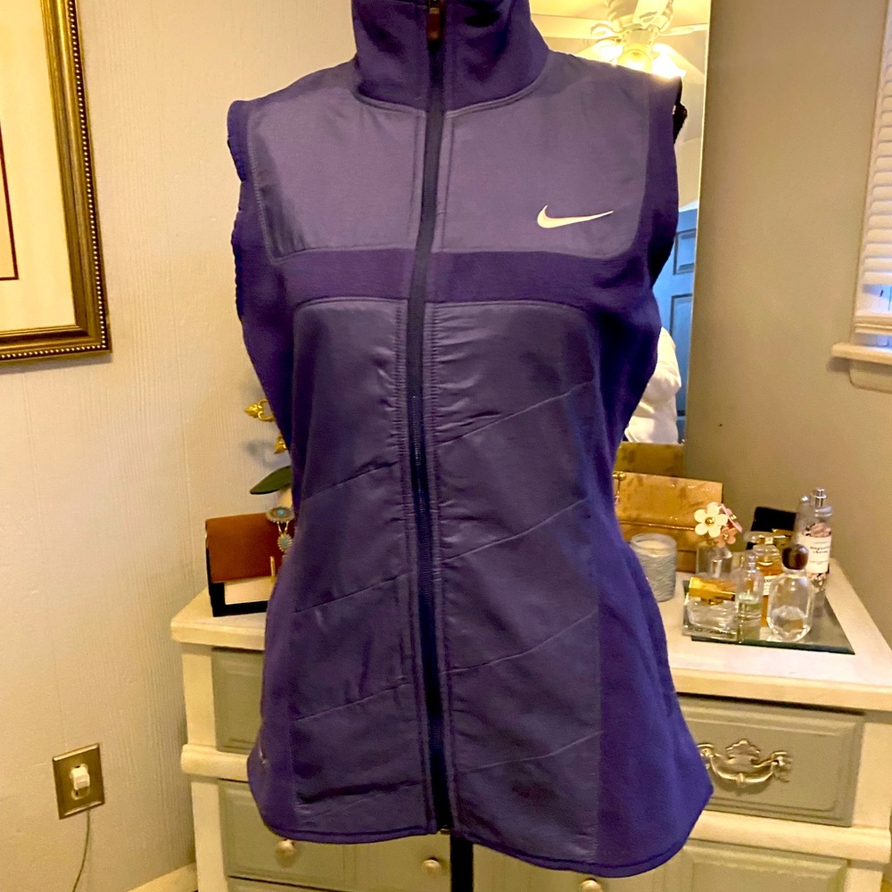 Nike Thermal fit Vest Sz Small.